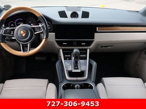Used 2022 Porsche Cayenne AWD/4WD image 15