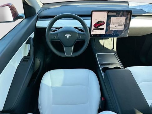 Used 2022 Tesla Model Y Long Range AWD/4WD image 22