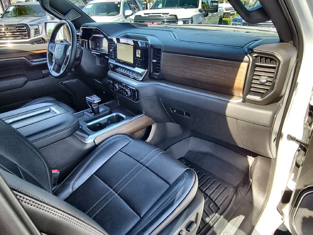 Certified 2022 Chevrolet Silverado 1500 High Country w/ Technology Package AWD/4WD image 29