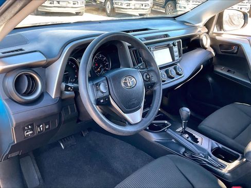 Used 2018 Toyota RAV4 LE image 16