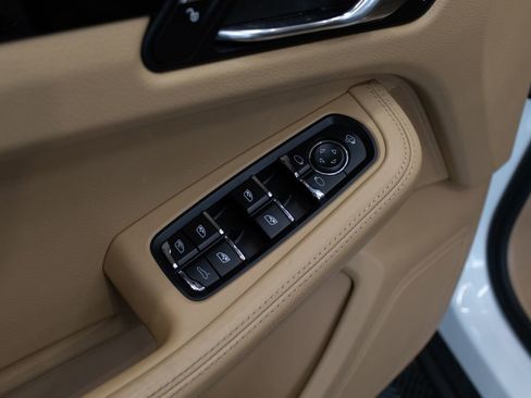 Used 2015 Porsche Macan S image 15