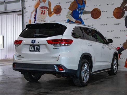 Used 2017 Toyota Highlander Limited AWD/4WD image 27