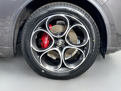 Used 2023 Alfa Romeo Stelvio Ti AWD/4WD image 32