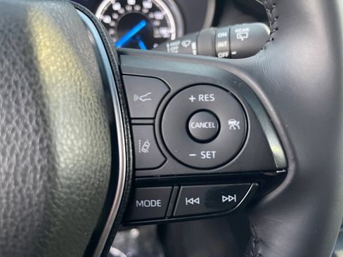 Used 2024 Toyota Venza XLE image 22