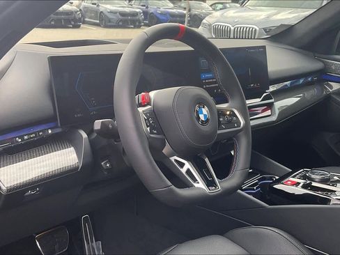 Used 2026 BMW M5 w/ Executive Package image 17