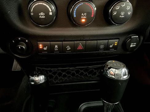 Used 2017 Jeep Wrangler Unlimited Sahara AWD/4WD image 31