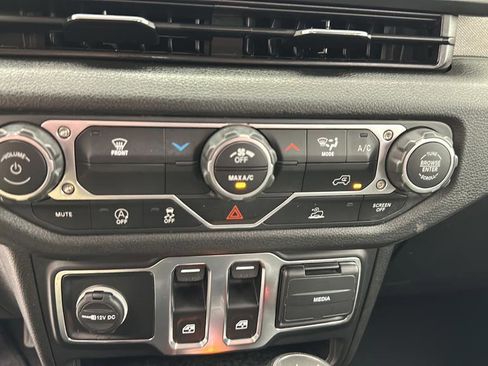 Used 2025 Jeep Wrangler Sport AWD/4WD image 17