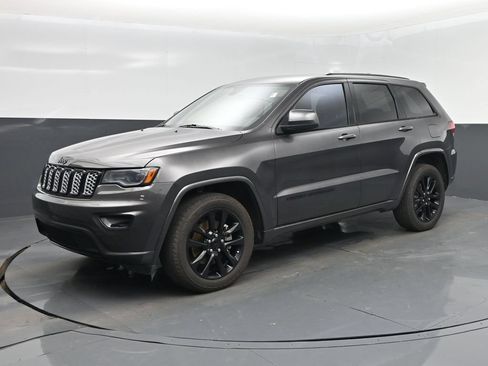 Used 2021 Jeep Grand Cherokee Laredo X AWD/4WD image 9