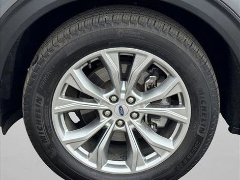 Used 2023 Ford Explorer XLT w/ Equipment Group 202A AWD/4WD image 9