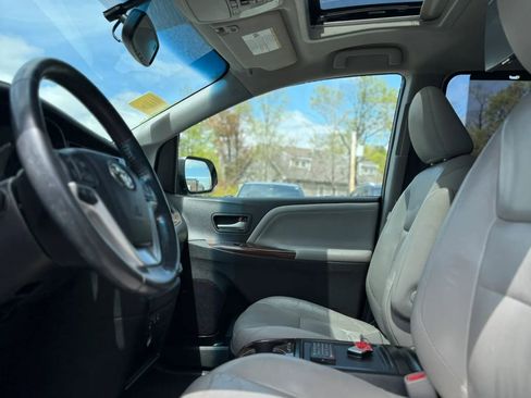 Used 2015 Toyota Sienna Limited AWD/4WD image 21