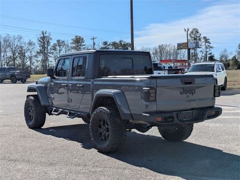 Used 2021 Jeep Gladiator Sport image 6