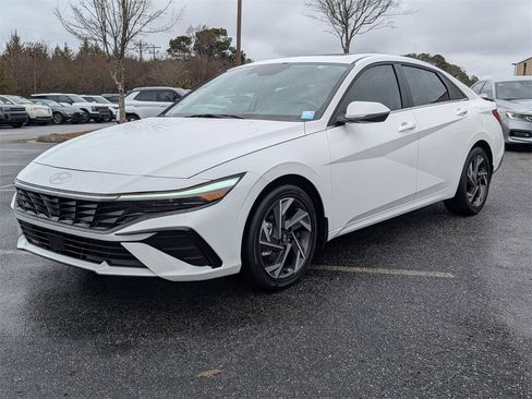 Certified 2025 Hyundai Elantra Limited image 7