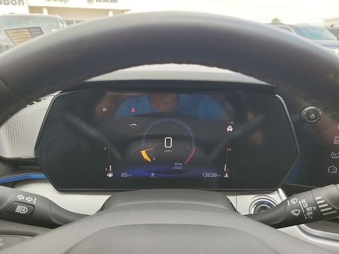 Used 2025 Chevrolet Trax LT w/ Driver Confidence Package FWD image 18