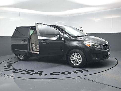 Used 2015 Kia Sedona L image 23