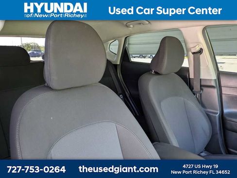 Certified 2025 Hyundai Kona SE FWD image 6