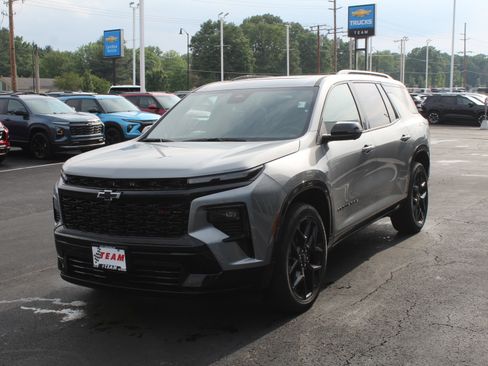 New 2026 Chevrolet Traverse RS w/ LPO, Floor Liner Package AWD/4WD image 7