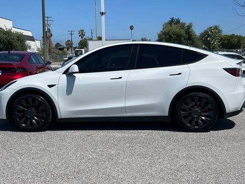 Used 2022 Tesla Model Y Performance AWD/4WD image 2