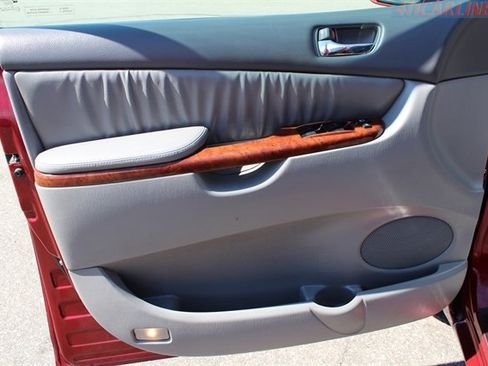 Used 2005 Toyota Sienna XLE AWD/4WD image 8