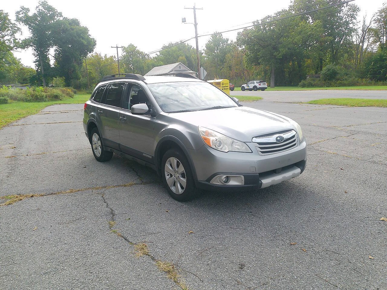 Used 2011 Subaru Outback 3.6R Limited w/ PWR Moonroof Pkg AWD/4WD image 6