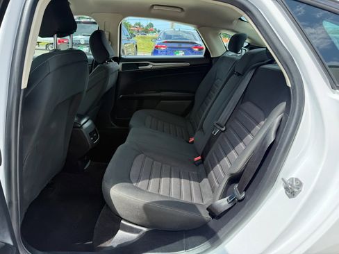 Used 2020 Ford Fusion SE FWD image 20