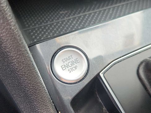 Used 2021 Volkswagen Tiguan SEL AWD/4WD image 23