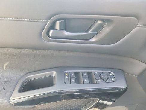 New 2025 Nissan Pathfinder SV image 16