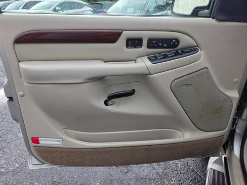Used 2004 Cadillac Escalade AWD image 15