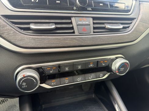 Used 2024 Nissan Altima 2.5 SV w/ SV Premium Package FWD image 28