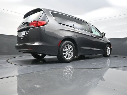 Used 2022 Chrysler Voyager LX image 28