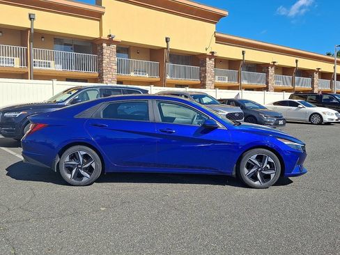 Used 2023 Hyundai Elantra SEL w/ Convenience Package FWD image 8
