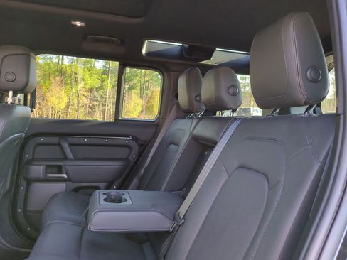 Used 2023 Land Rover Defender 110 V8 image 32