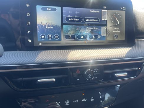 Certified 2025 Nissan Kicks SR FWD image 6