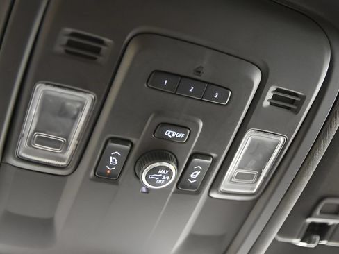 Used 2021 Chevrolet Tahoe LT w/ Luxury Package RWD image 32