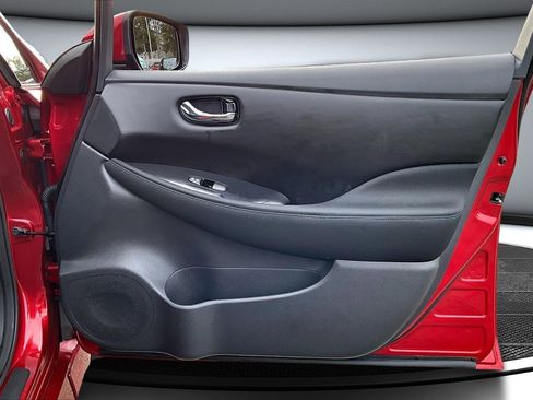 Used 2022 Nissan Leaf SV image 27