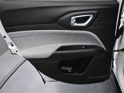 Used 2025 Jeep Compass Sport image 38