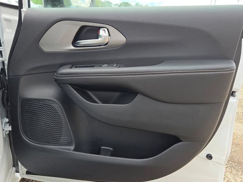 New 2027 Chrysler Pacifica LX FWD image 8