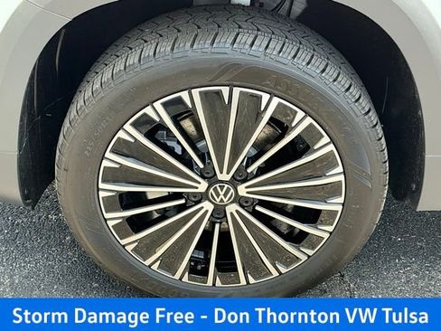 New 2026 Volkswagen Taos SE FWD image 9
