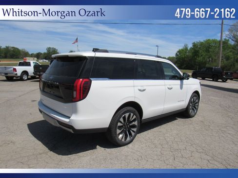 New 2026 Ford Expedition Platinum image 13