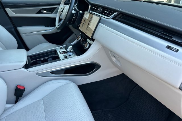Used 2025 Jaguar F-PACE R-Dynamic S AWD/4WD image 15