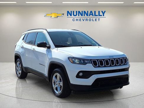 Used 2024 Jeep Compass Latitude image 7