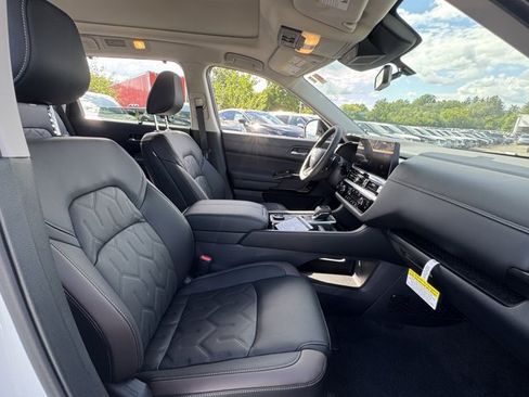 New 2026 Nissan Pathfinder Platinum AWD/4WD image 6