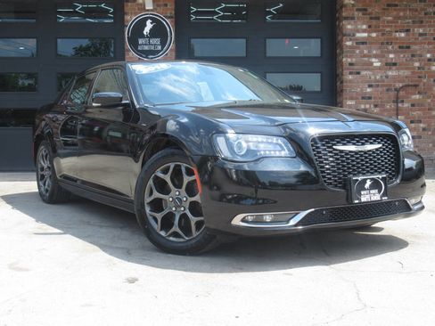 Used 2018 Chrysler 300 S w/ 300S Premium Group AWD/4WD image 2