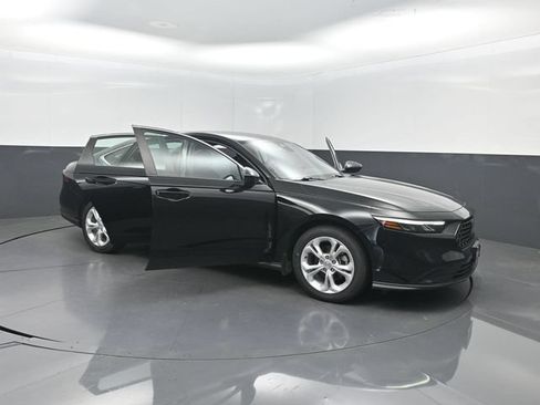 Used 2023 Honda Accord LX image 33