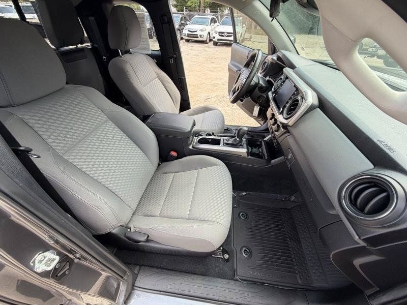 Used 2022 Toyota Tacoma SR5 RWD image 15