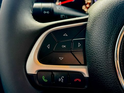 Used 2018 Jeep Renegade Latitude image 23