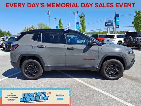 Used 2023 Jeep Compass Trailhawk AWD/4WD image 12