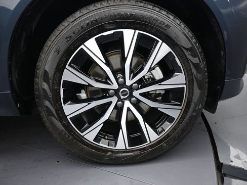 Used 2024 Volvo XC60 B5 Core AWD/4WD image 16
