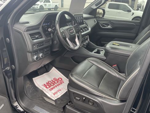 Used 2021 GMC Yukon XL SLT w/ SLT Luxury Plus Package image 13