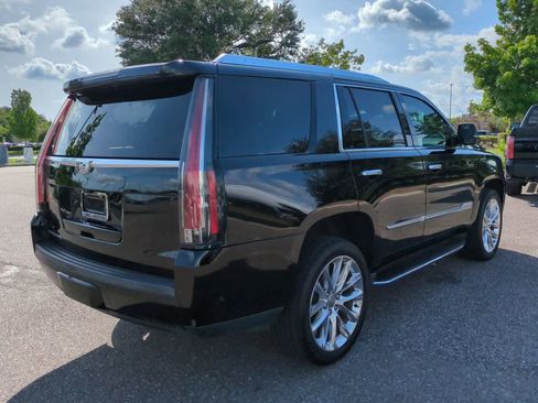 Used 2019 Cadillac Escalade Luxury RWD image 6