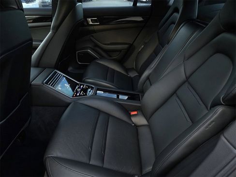 Used 2022 Porsche Panamera 4 w/ Premium Package image 16